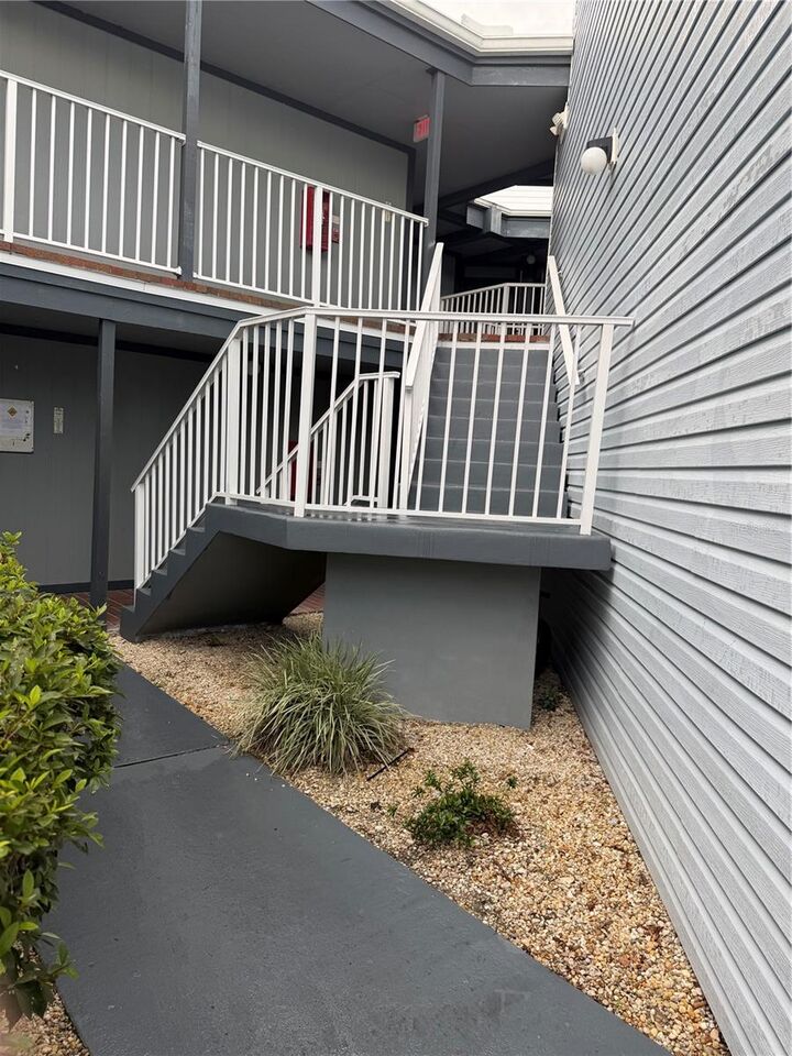Property Photo: 3914 Atrium Drive Bldg36 FL 32822