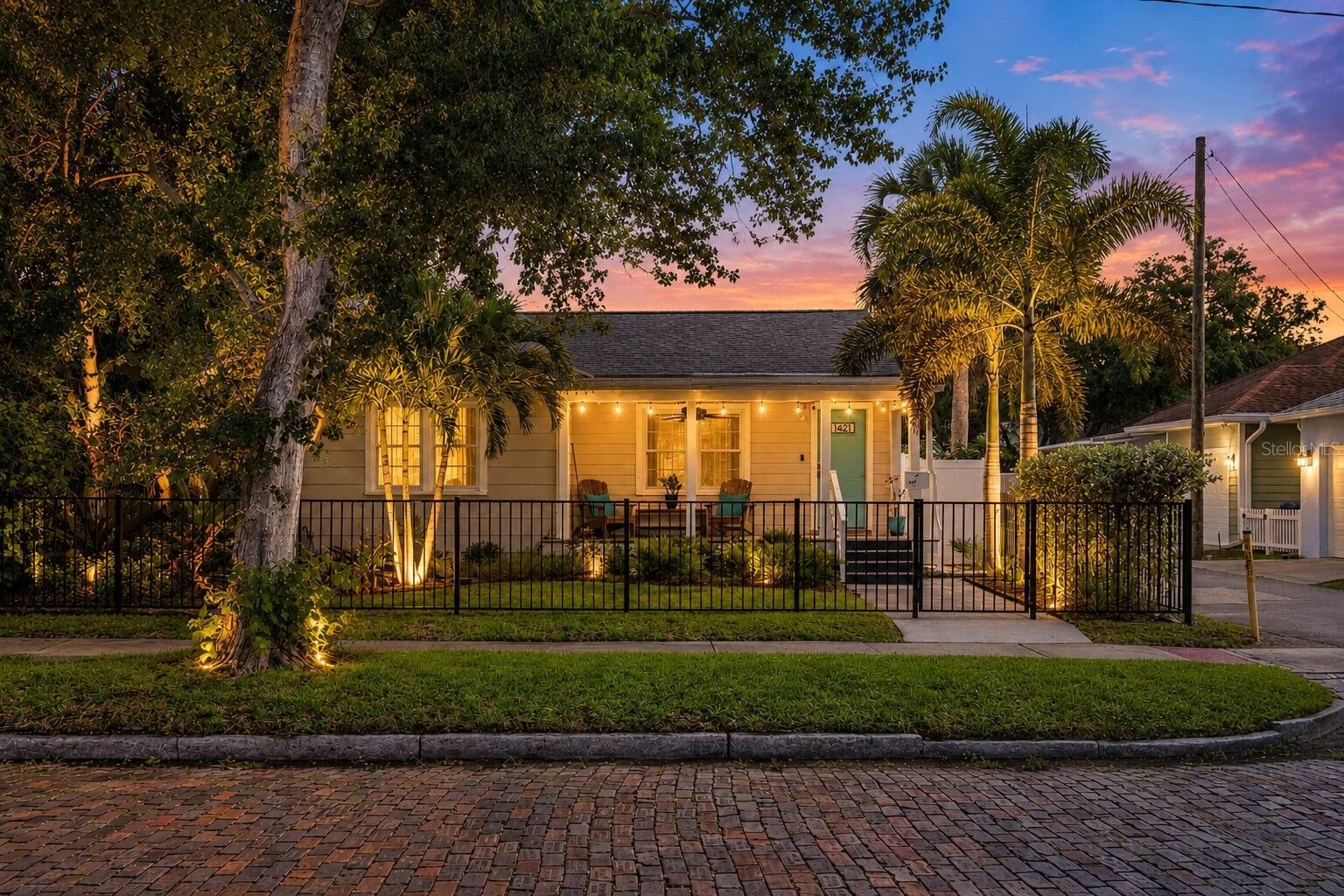 Property Photo: 1421 21st Avenue N FL 33704