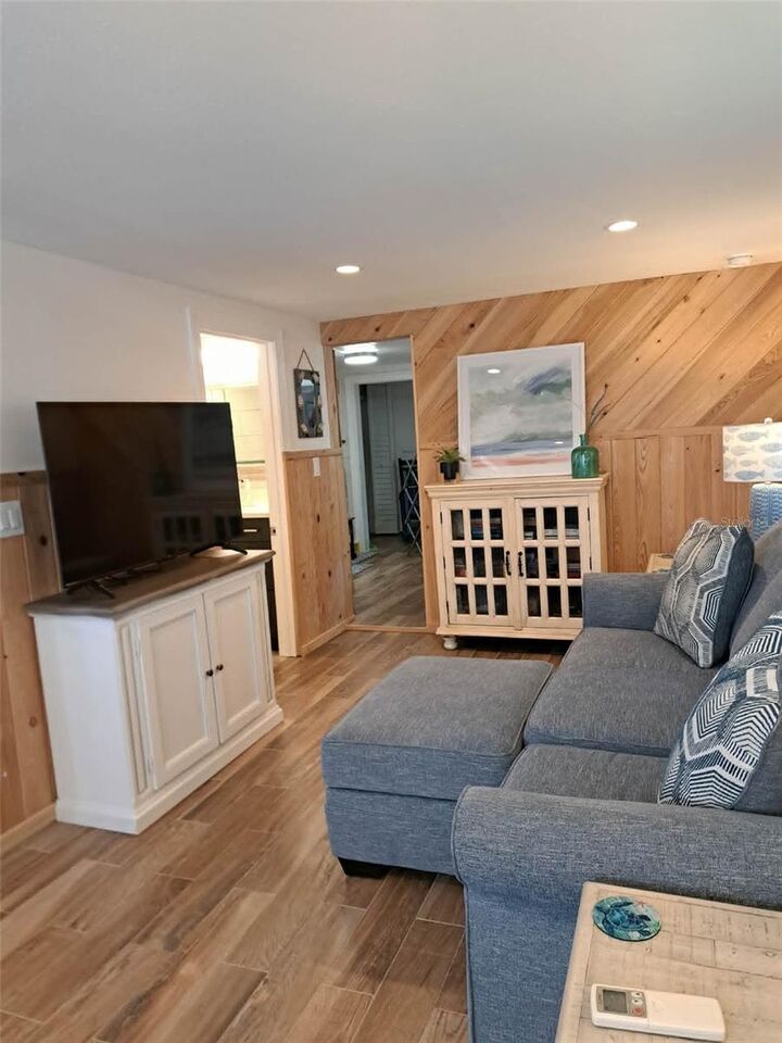 Property Photo:  2802 Pass A Grille Way 1  FL 33706 