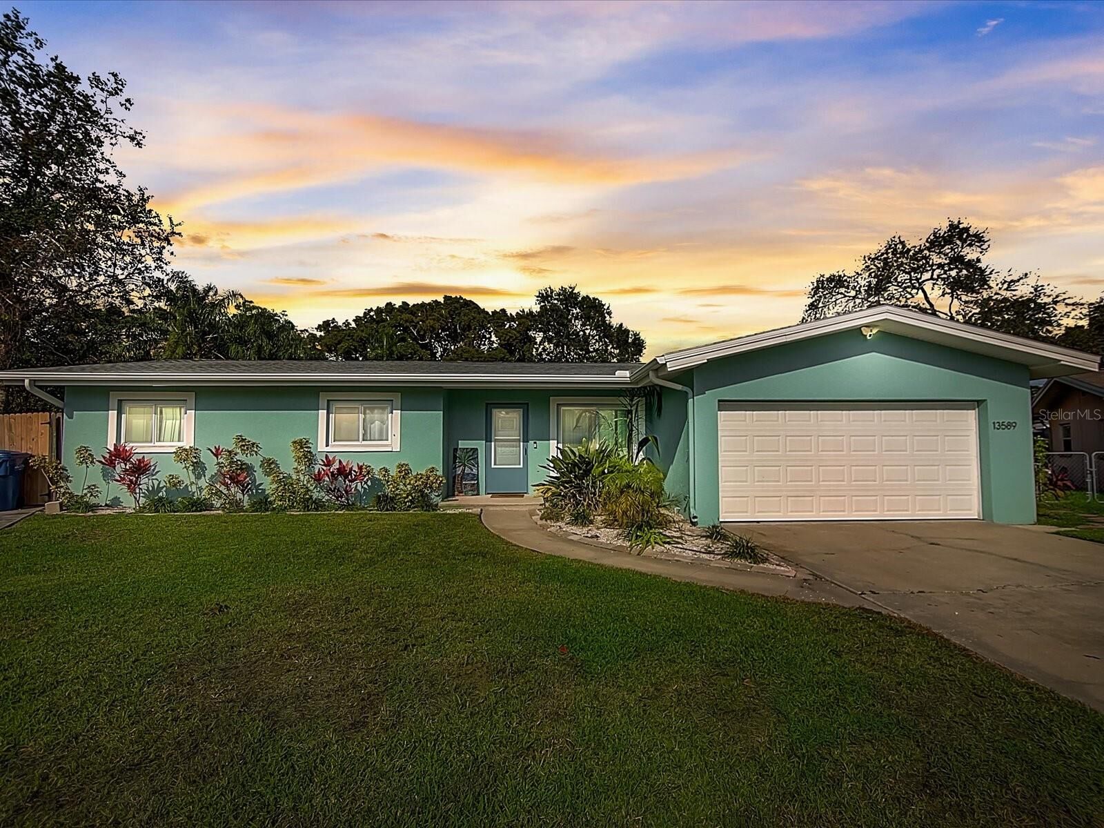 Property Photo:  13589 Croft Drive S  FL 33774 