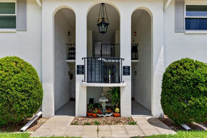 Property Photo: 5800 Hollywood Boulevard 112 FL 34231