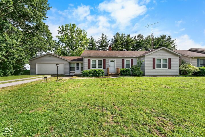 Property Photo:  10977 E County Road 1025 N  IN 47274 