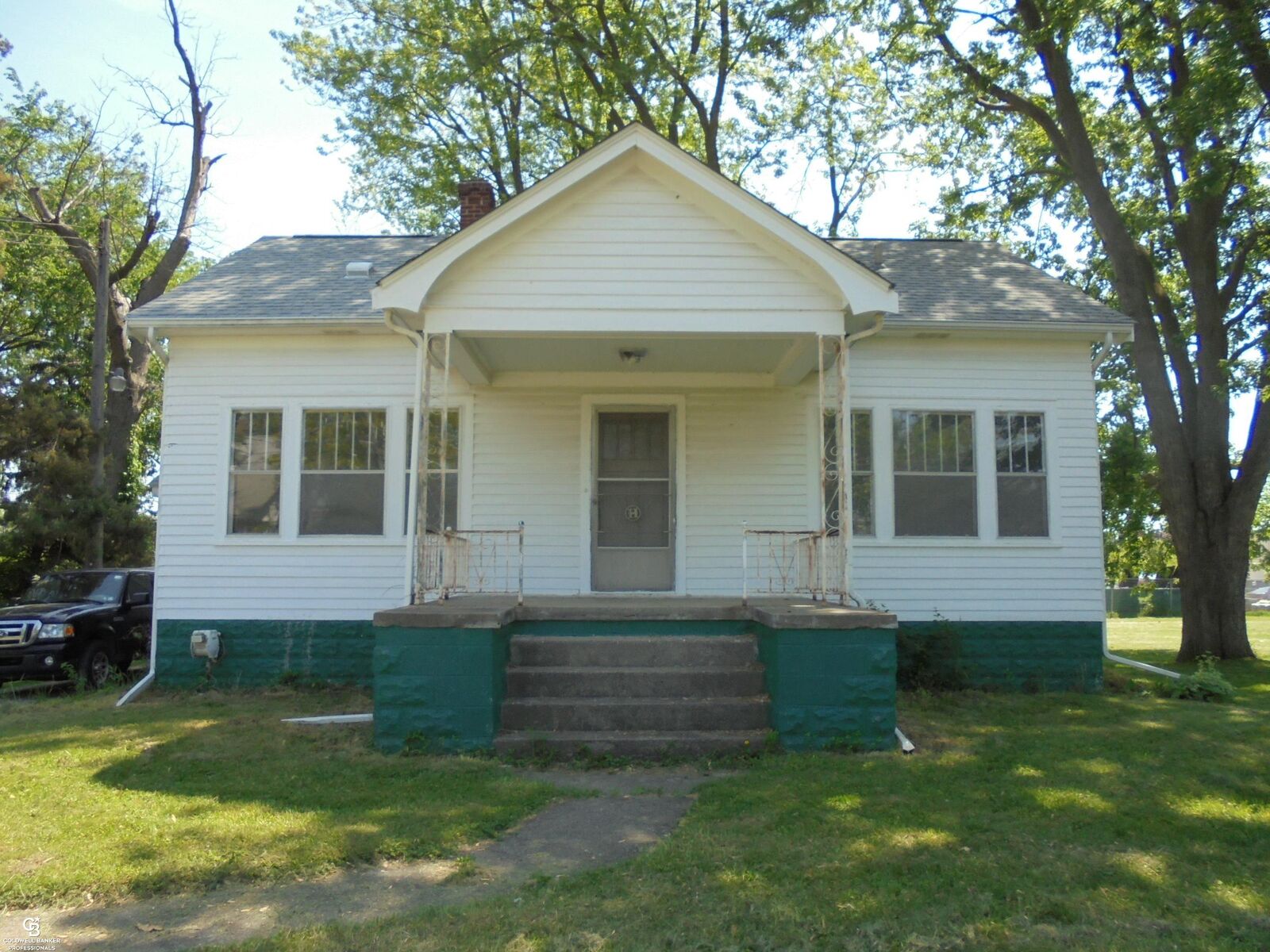 Property Photo:  35080 Hengesbach Drive  MI 48035 