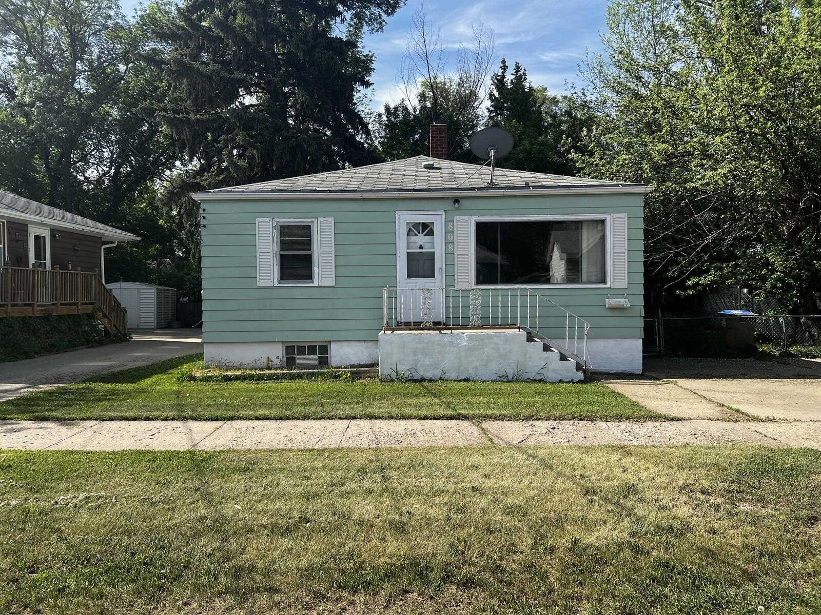 Property Photo:  808 6th Ave NE  ND 58703 