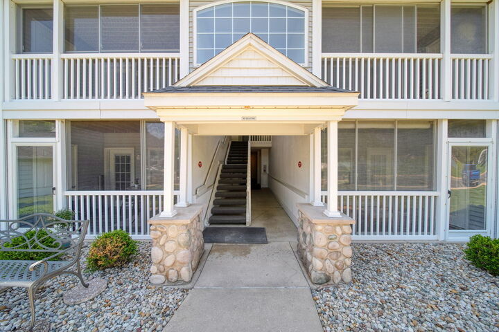 Property Photo: 822 W Barrington Circle MI 49203