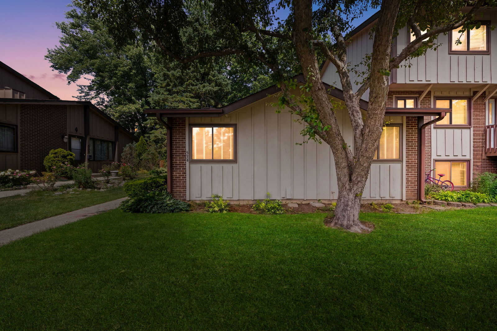 Property Photo:  636 Forum Drive 636  IL 60172 