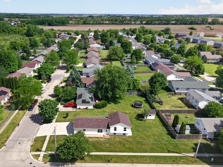 Property Photo:  909 Northfield Avenue  IL 60033 