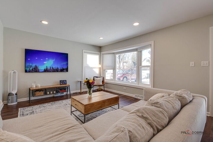 Property Photo: 1011 N Haddow Avenue IL 60004