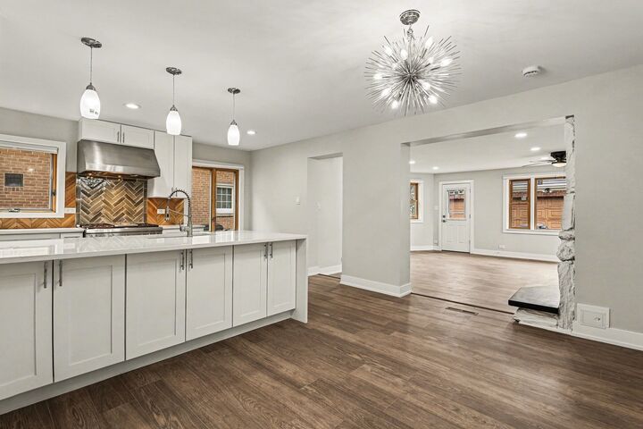 Property Photo:  538 N Broadway Avenue  IL 60068 