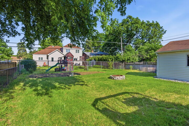 Property Photo:  641 N Kenilworth Avenue  IL 60126 
