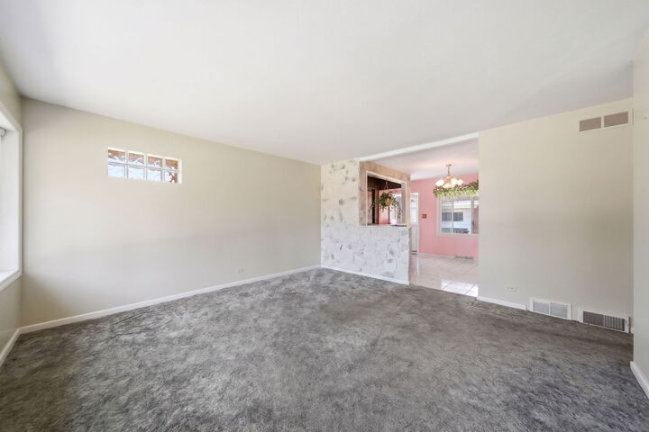 Property Photo: 498 Gilbert Drive IL 60191