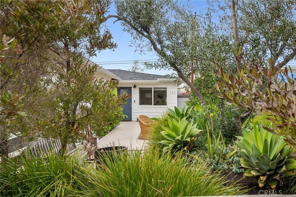 Property Photo:  782 W 18th Street  CA 92627 