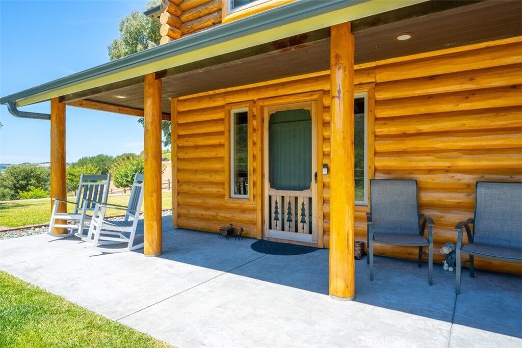 Property Photo: 1665 Corbett Highlands Place CA 93420