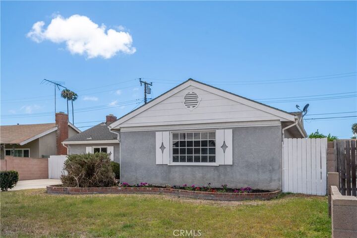 Property Photo:  17081 Kampen Lane  CA 92647 