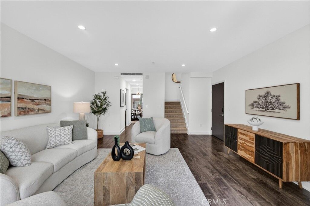 Property Photo:  2428 E Del Mar Boulevard 206  CA 91107 