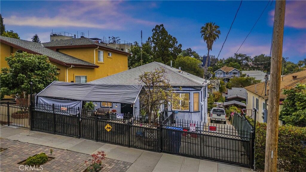 Property Photo:  1350 Quintero  CA 90026 