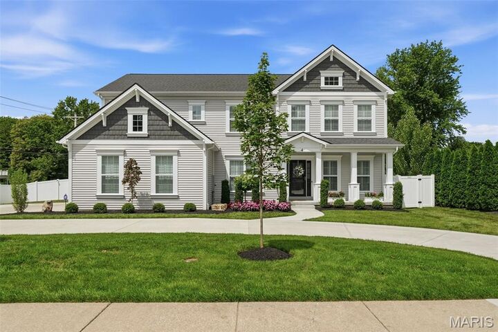 Property Photo:  4 Hillcrest Place  MO 63122 