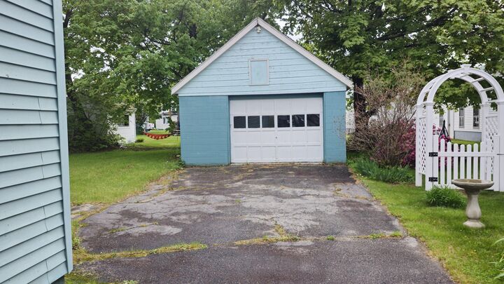 Property Photo:  28 Eastland Avenue  ME 04462 