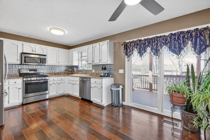 Property Photo: 105 Hunterwood Dr TN 37188