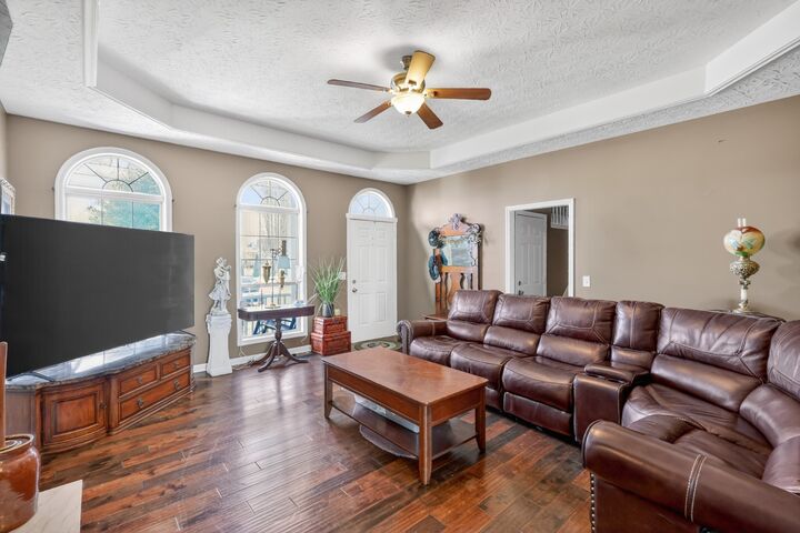 Property Photo:  105 Hunterwood Dr  TN 37188 