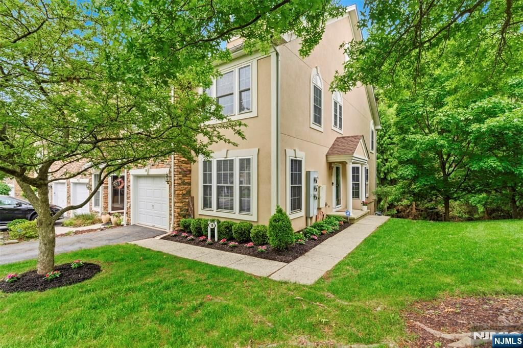 Property Photo:  18 Birchwood Lane  NJ 07508 