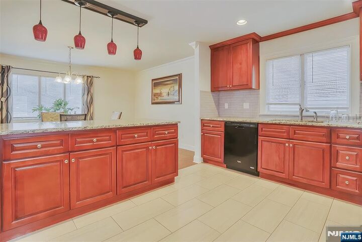 Property Photo:  20 Franklin Avenue  NJ 07057 