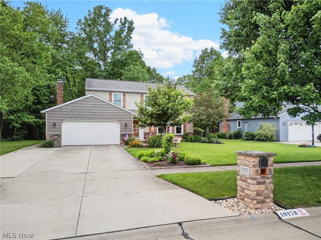 Property Photo:  10178 Huntington Park Drive  OH 44136 
