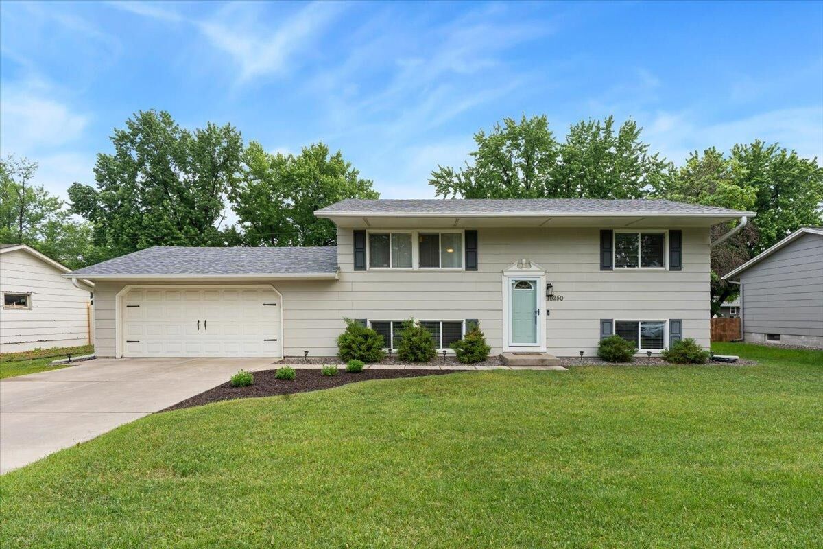 Property Photo:  10250 99th Avenue N  MN 55369 