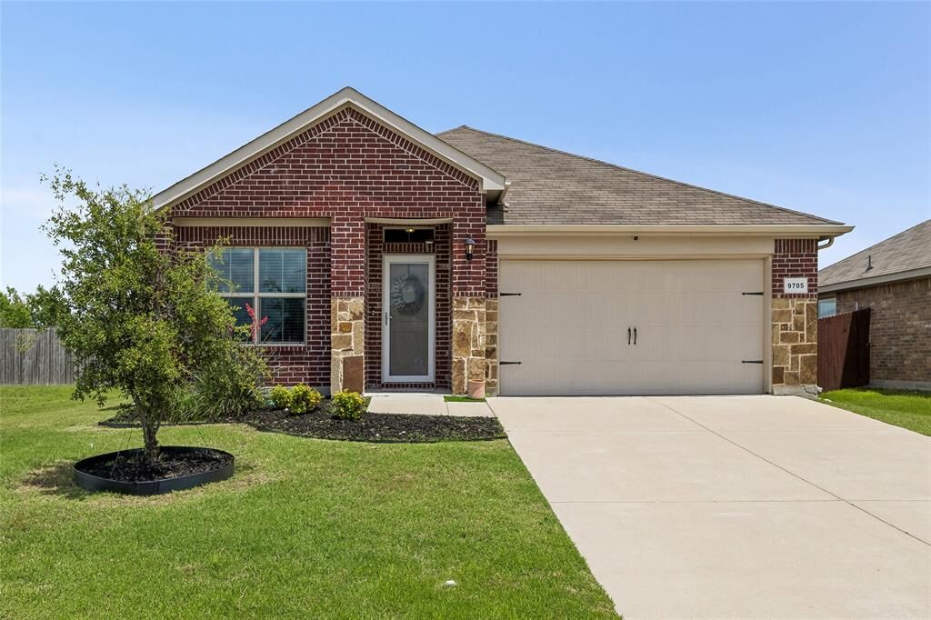 Property Photo: 9705 Snowbell Lane TX 76036