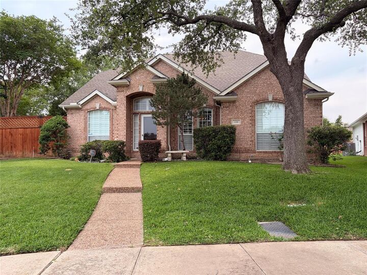 Property Photo:  120 Stonecreek Drive  TX 75063 