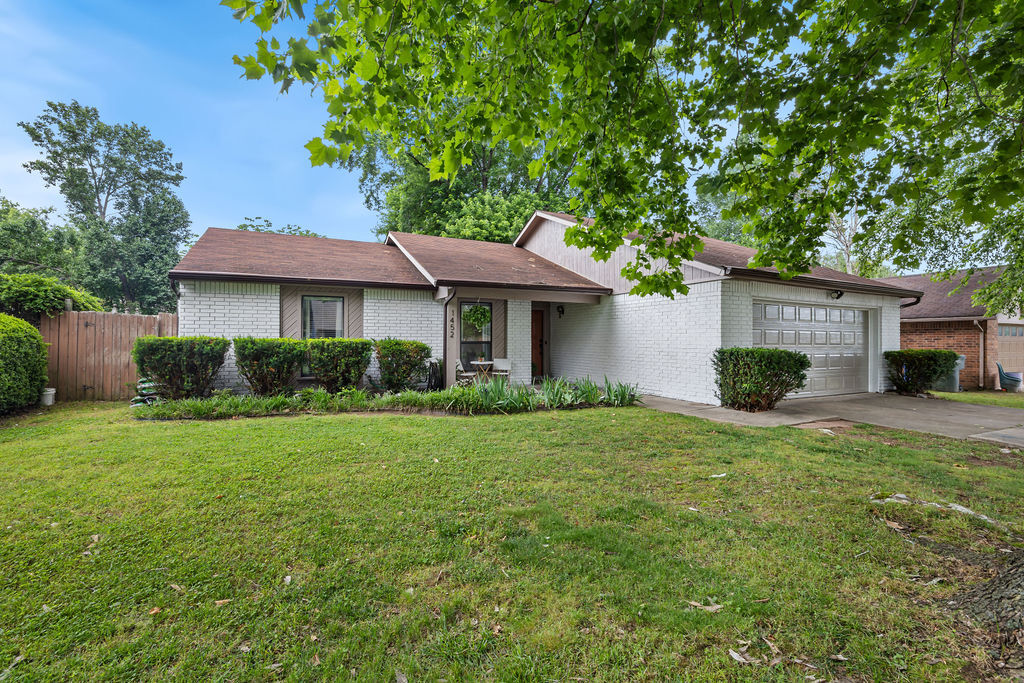 Property Photo:  1452 E Eton Street  AR 72703 
