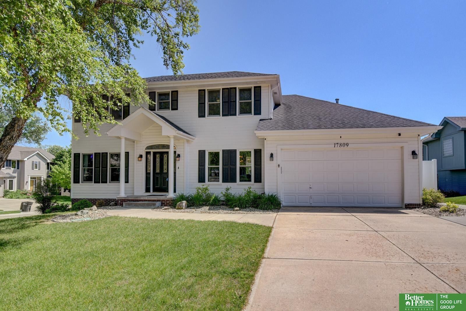 Property Photo: 17809 Cinnamon Circle NE 68135