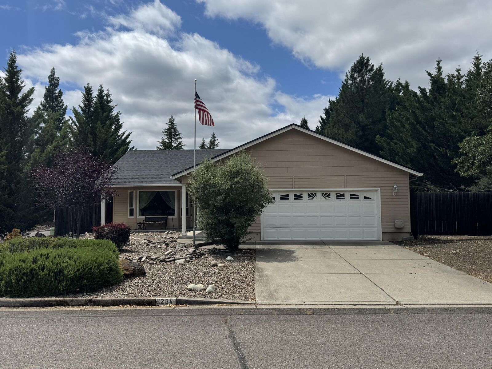 Property Photo: 234 Penny Lane OR 97539