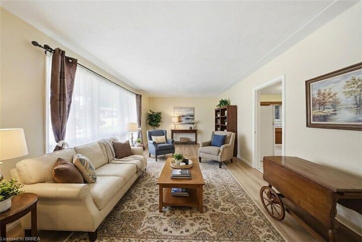 Property Photo:  401 Nelson Street  ON N3S 4E9 