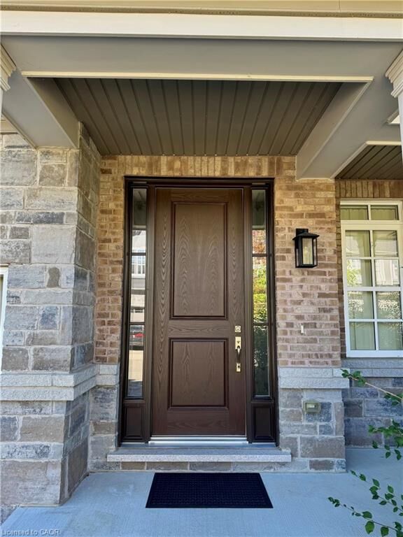Property Photo:  44 Windsor Circle  ON L0S 1J0 