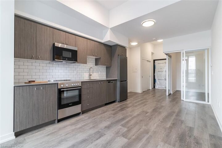 Property Photo:  5 Wellington Street 204  ON N2G 0E3 