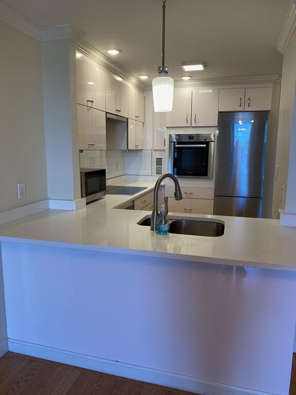 Property Photo:  19 Winchester 806  MA 02446 