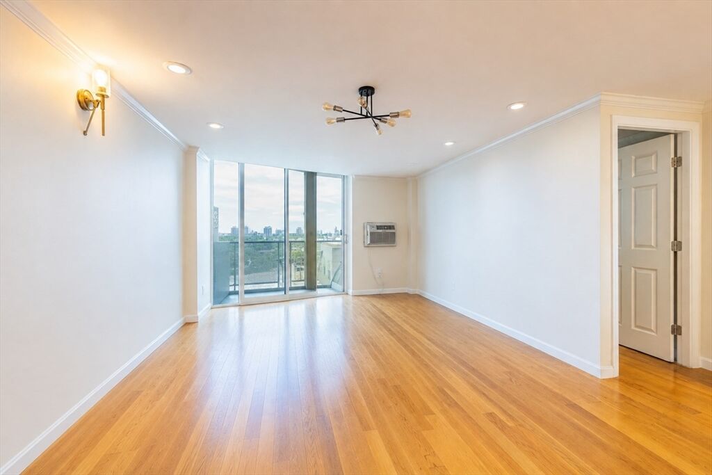 Property Photo:  19 Winchester 806  MA 02446 