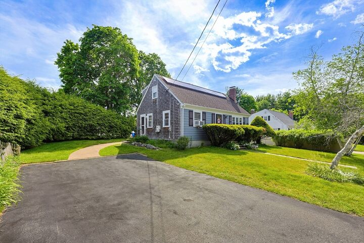 Property Photo:  4 Meadow Ln  MA 02081 