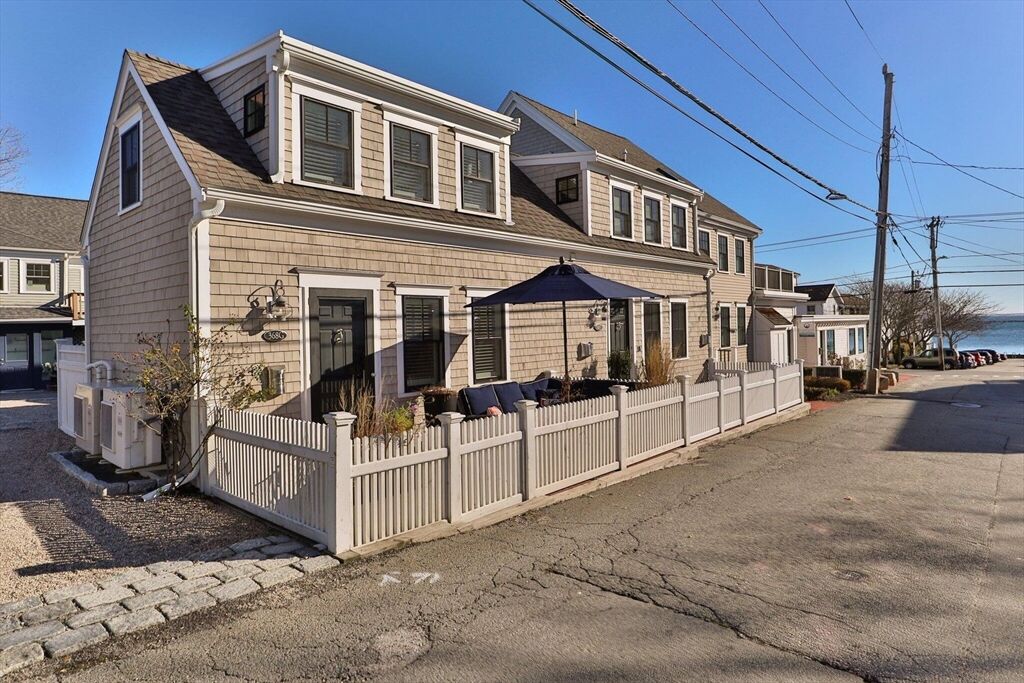 Property Photo:  368 Commercial Street Unit G  MA 02657 