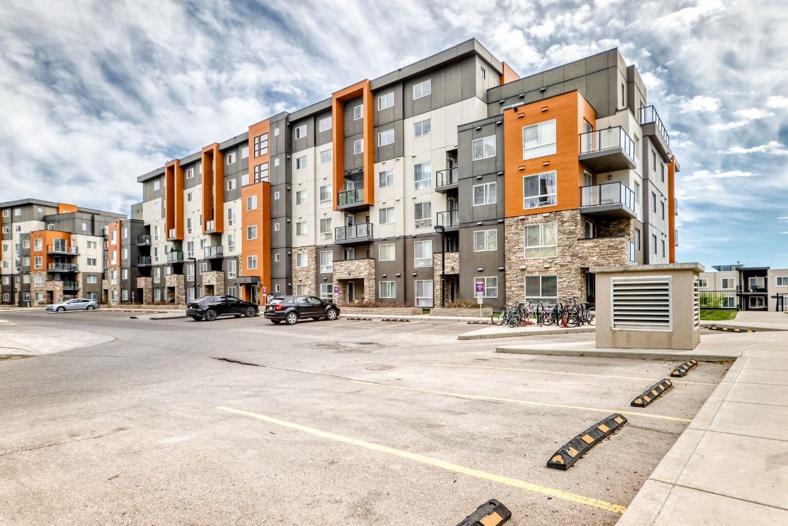 Property Photo:  10 Kincora Glen Park NW 707  AB T3R 1K1 