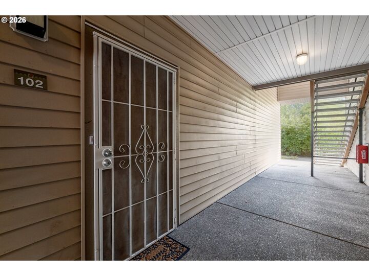 Property Photo: 10834 NE Holly St OR 97006