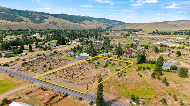 Property Photo:  5881  Cove Road  WA 98926 