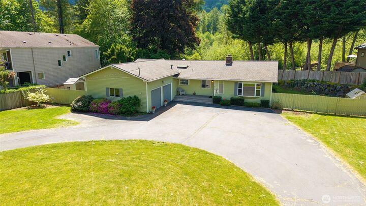 Property Photo: 975 Front Street S WA 98027