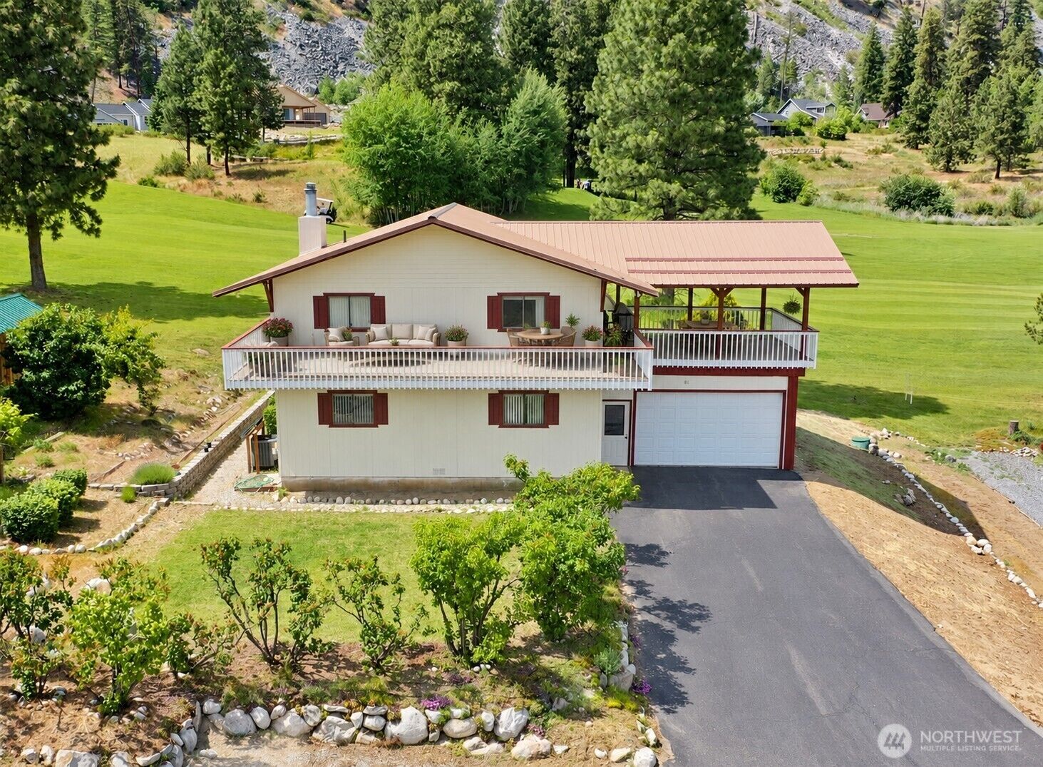 Property Photo:  81  Golf Course Drive  WA 98846 