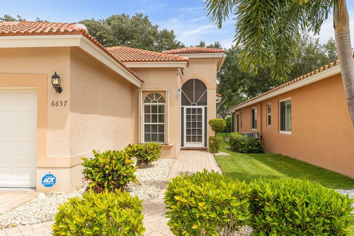 Property Photo:  6657 Vía Roma  FL 33446 