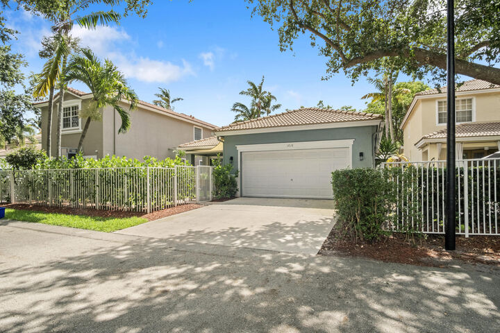 Property Photo:  1616 Fenton Drive  FL 33445 