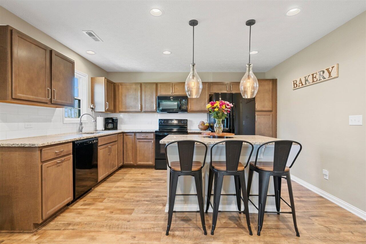 Property Photo:  706 Big Leaf Avenue  KY 42104 