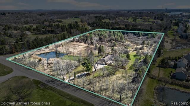 Property Photo:  4380 Warwick Circle Drive  MI 48439 