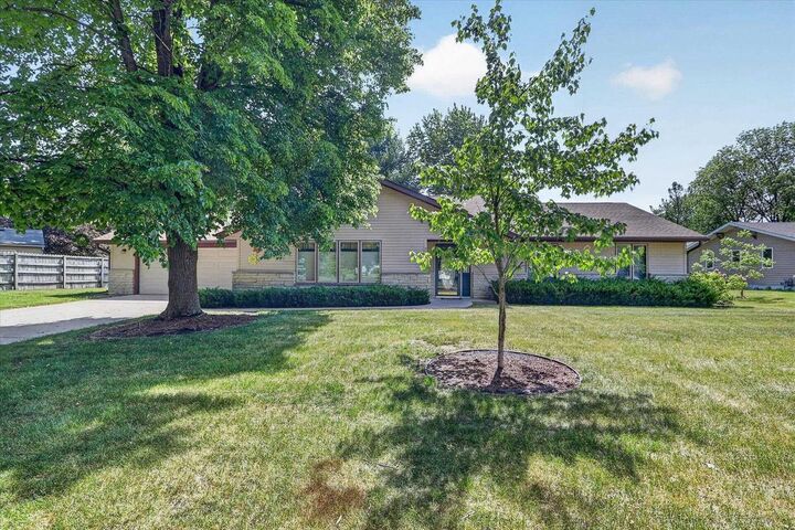 Property Photo:  2113 Yorkshire Drive  WI 53511 